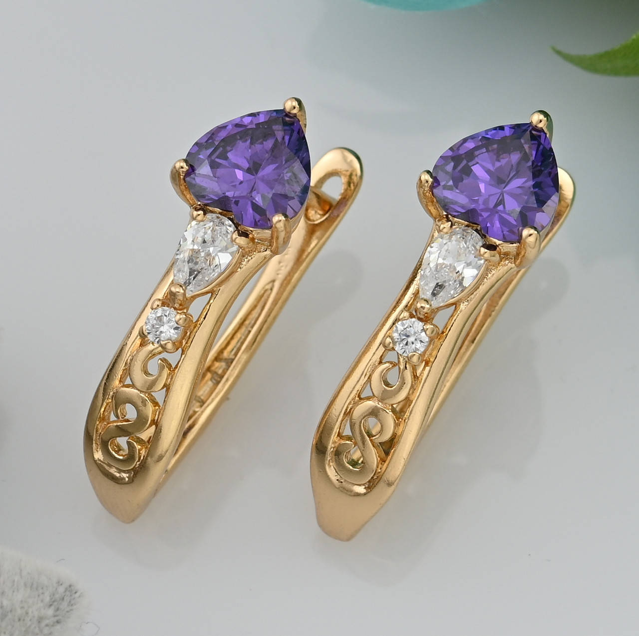 

Серьги Xuping 21590 размер 24х8 мм фиолетовые фианиты вес 5.0 г позолота 18К