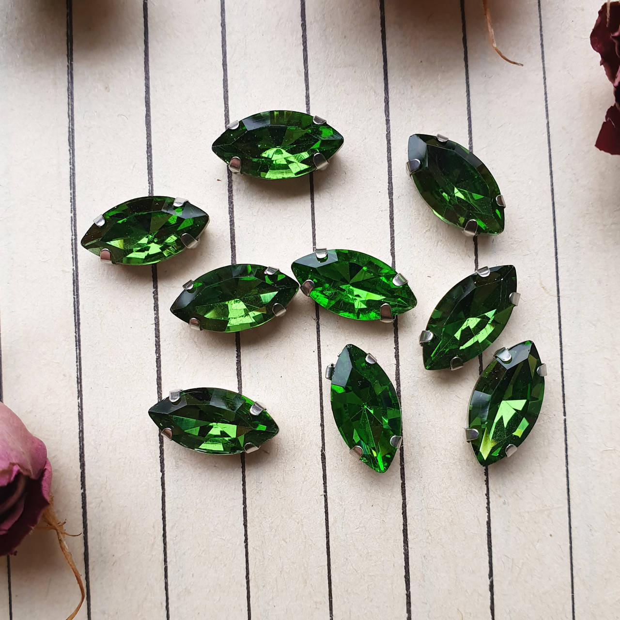 

Стрази в цапах, човник 6*12 мм, колір Green