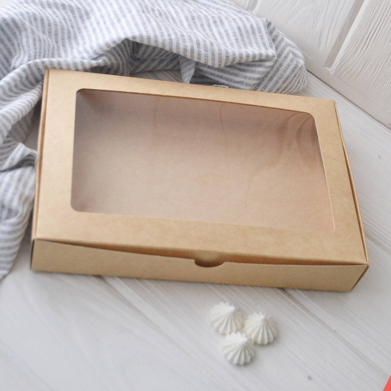 

Коробка для пряников 22х15х3,5 см. (с окошком крафт)