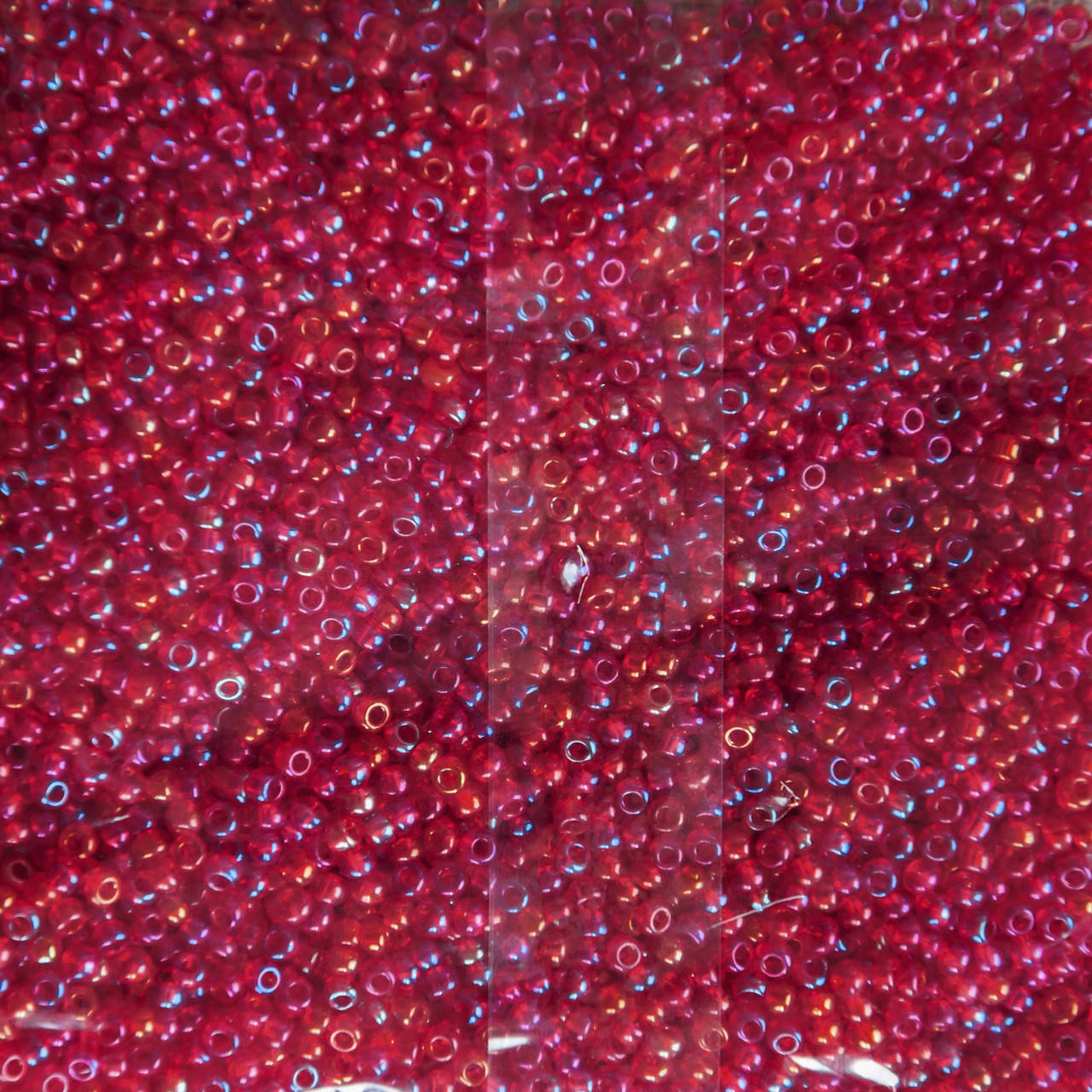 

Бисер чешский Preciosa 10/0 50г 91070 красный, прозрачный, радужный