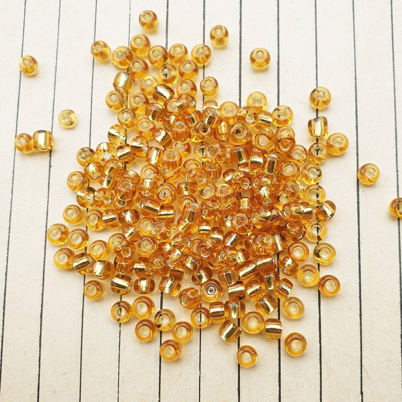 

Бісер Fancy, SILVER світло золотистий, великий 6/0, 45 г/упаковка