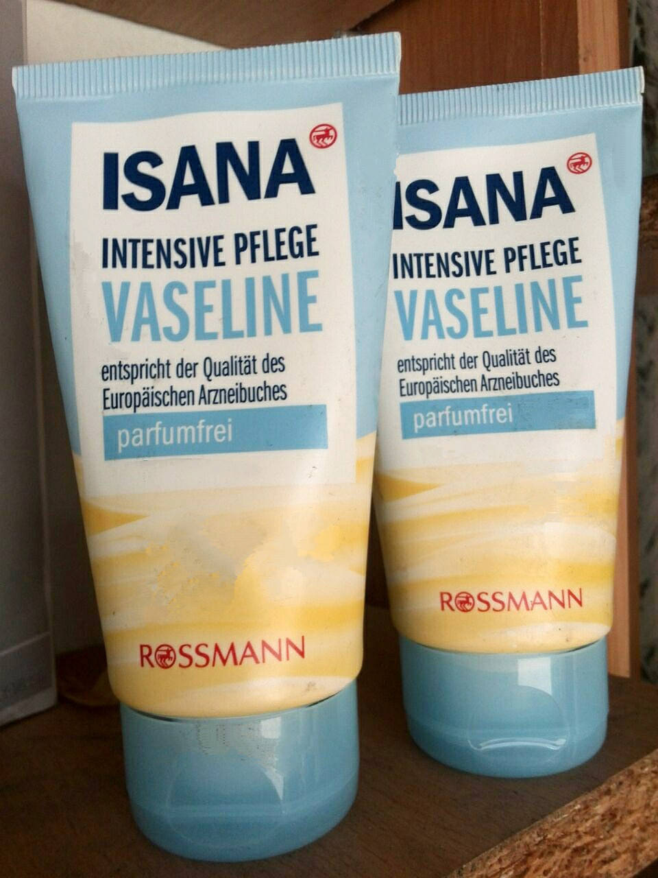 

Вазелин без ароматизаторов Isana intensive pflege Германия