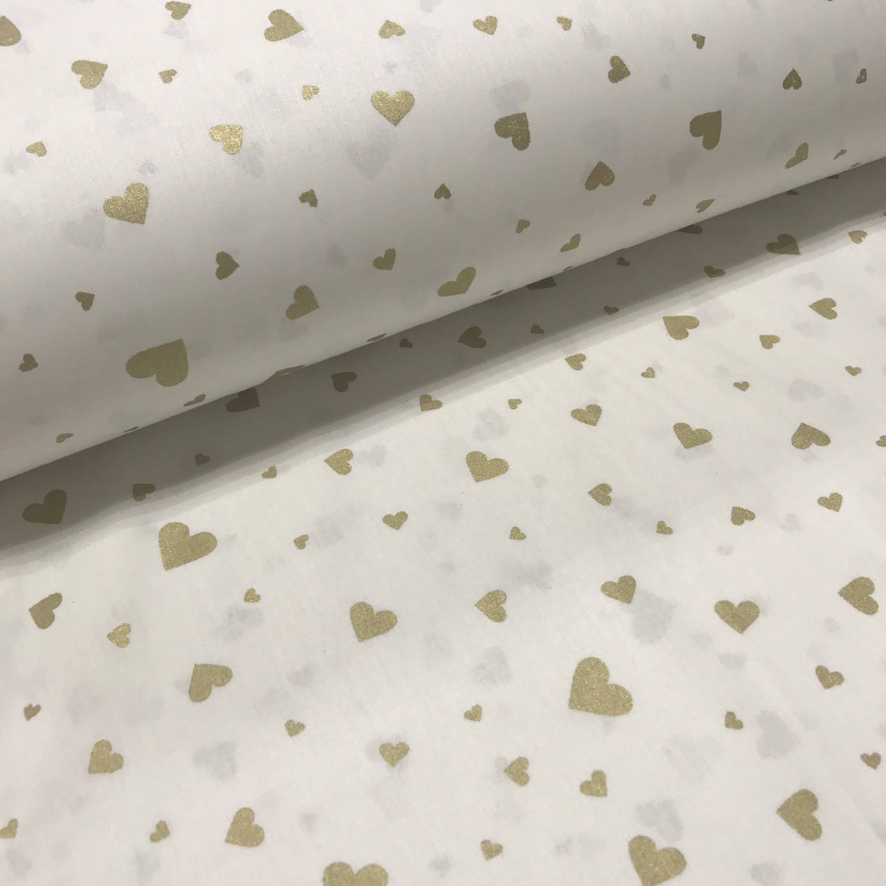 

Ткань поплин золотистые (глиттер) сердечки на белом большие и маленькие (ТУРЦИЯ шир. 2,4 м) (R-FR-0436), Розовый