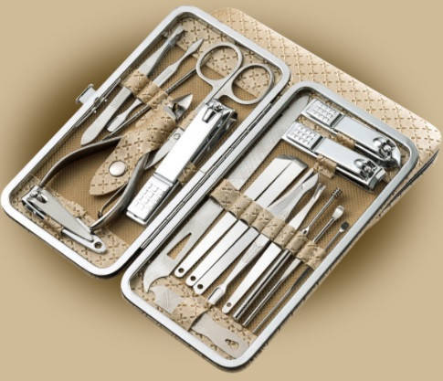 

Маникюрный набор M-12 15 в 1 black