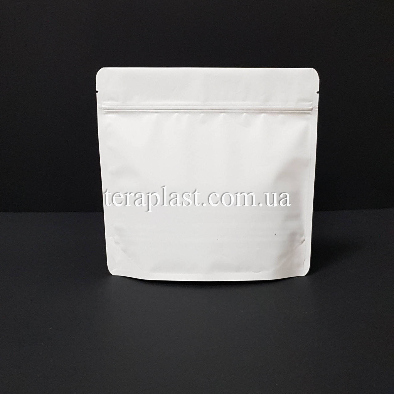 

Дой-Пак 300г белый 200х190х36 зип с тактильным лаком Soft-touch