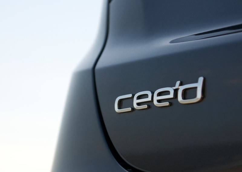 

Эмблема надпись багажника Kia Ceed оригинал 86310-1h200