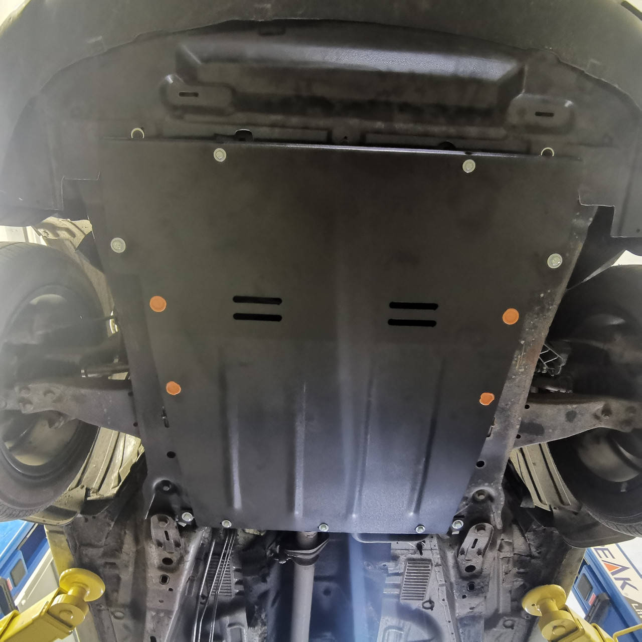 

Защита двигателя и КПП Ford Mondeo III (2000-2007)