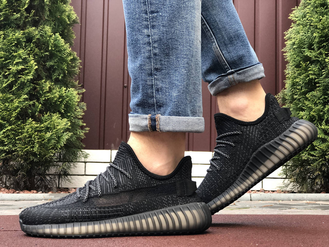 

Кросівки Adidas Yeezy Boost 350 v2 чорні 10490 + Безкоштовна доставка, Черный