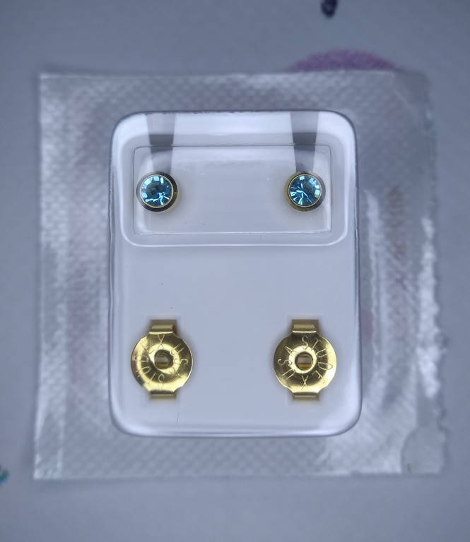 

Серьги M, завальцованные золотой, камень аквамарин, R203Y Studex