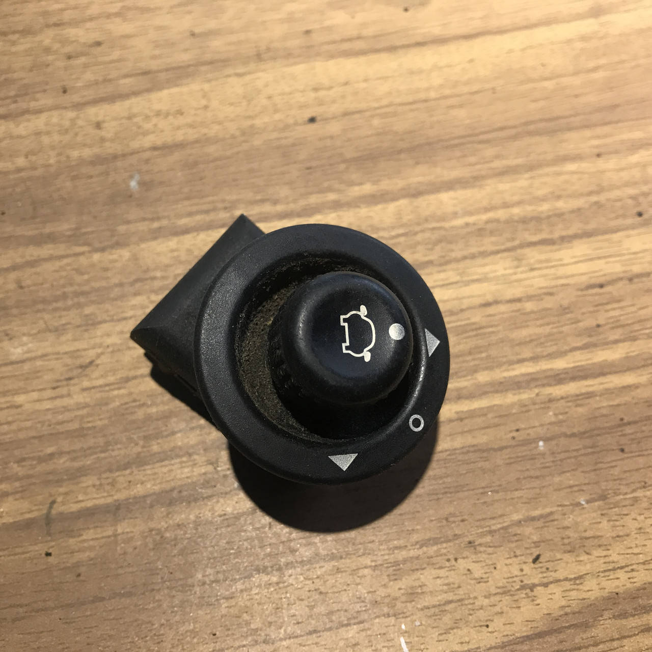 

Кнопка регулировки зеркал (джойстик, регулятор, ручка) Ford Transit 2000-2006 93BG17B676BA