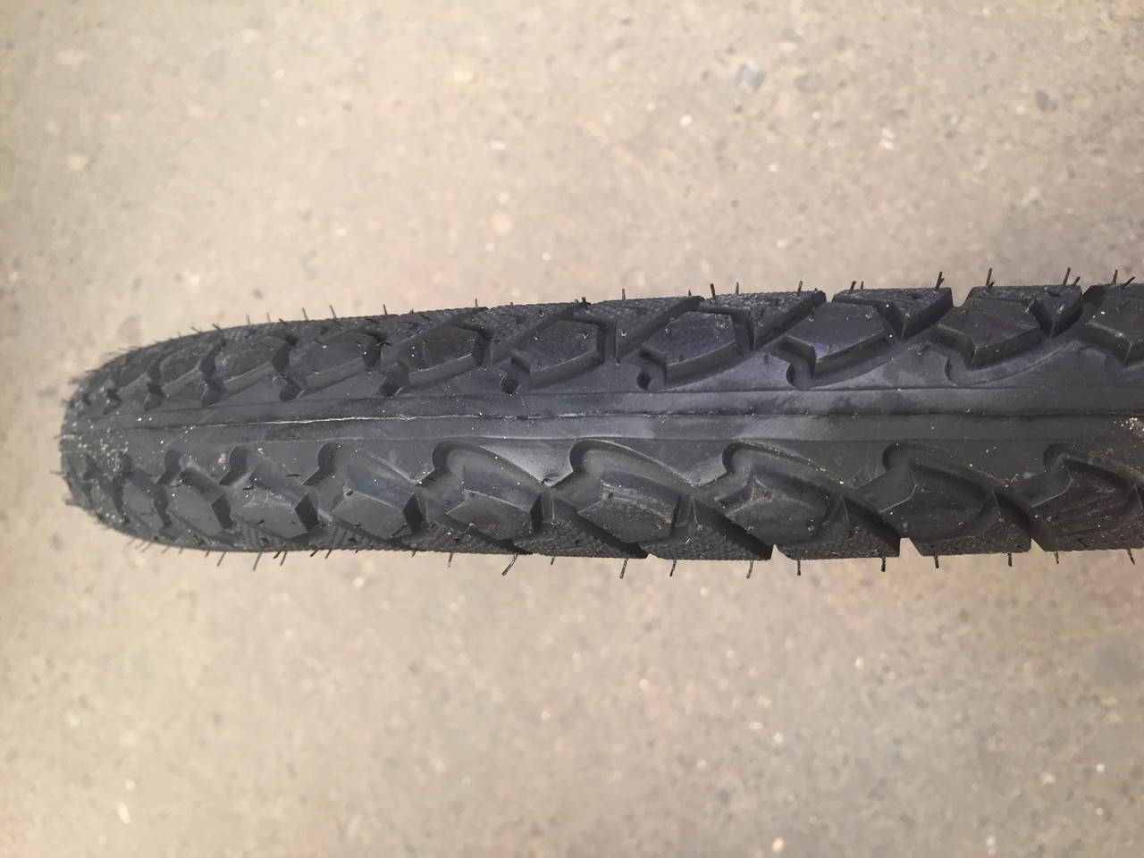 

Покрышка 18х2.125 на велосипед