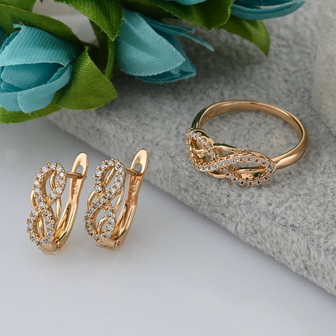 

Набор Xuping 30446 кольцо + серьги 14х6 мм белые фианиты позолота 18К размер 20