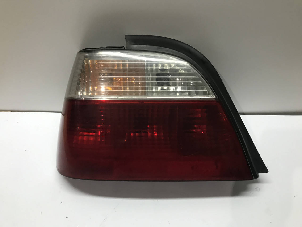

Фонарь задний левый Daewoo Nexia 0311000663 фара део нексія 03110006631