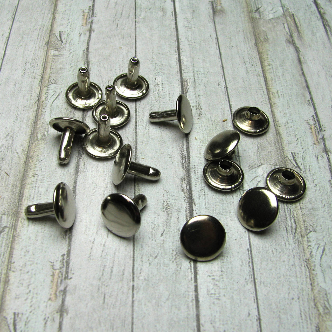 

Хольнитены двусторонние одежды Заклепки серебро 10*10мм 10шт (FHL007)