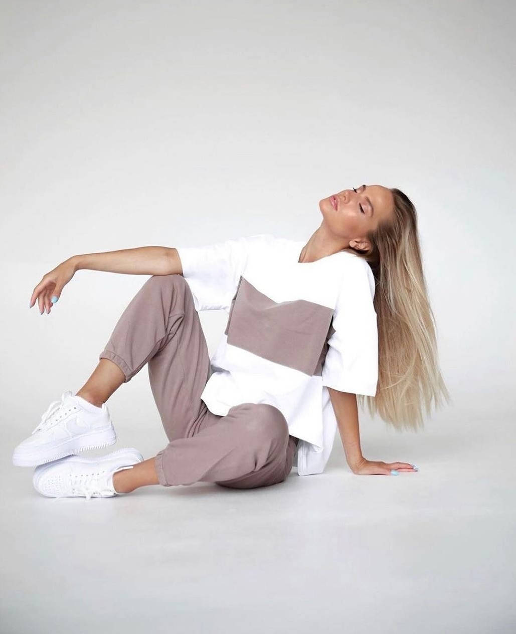 

Стильный повседневный костюм-двойка Футболка oversize и штаны 46, Бежевый