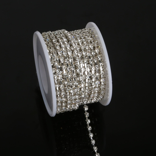 

Стразовая цепь средней плотности. SS16 Crystal - Серебро. Цена за 0,5м