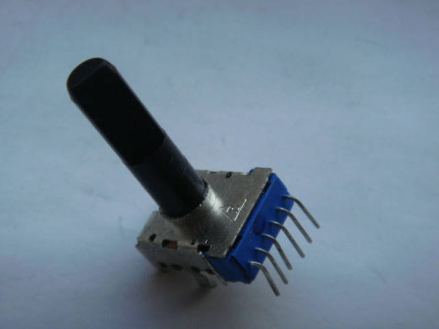 

Потенциометр a20k 23mm noMID для пультов Yamaha mg10/2, mg82cx, mg8