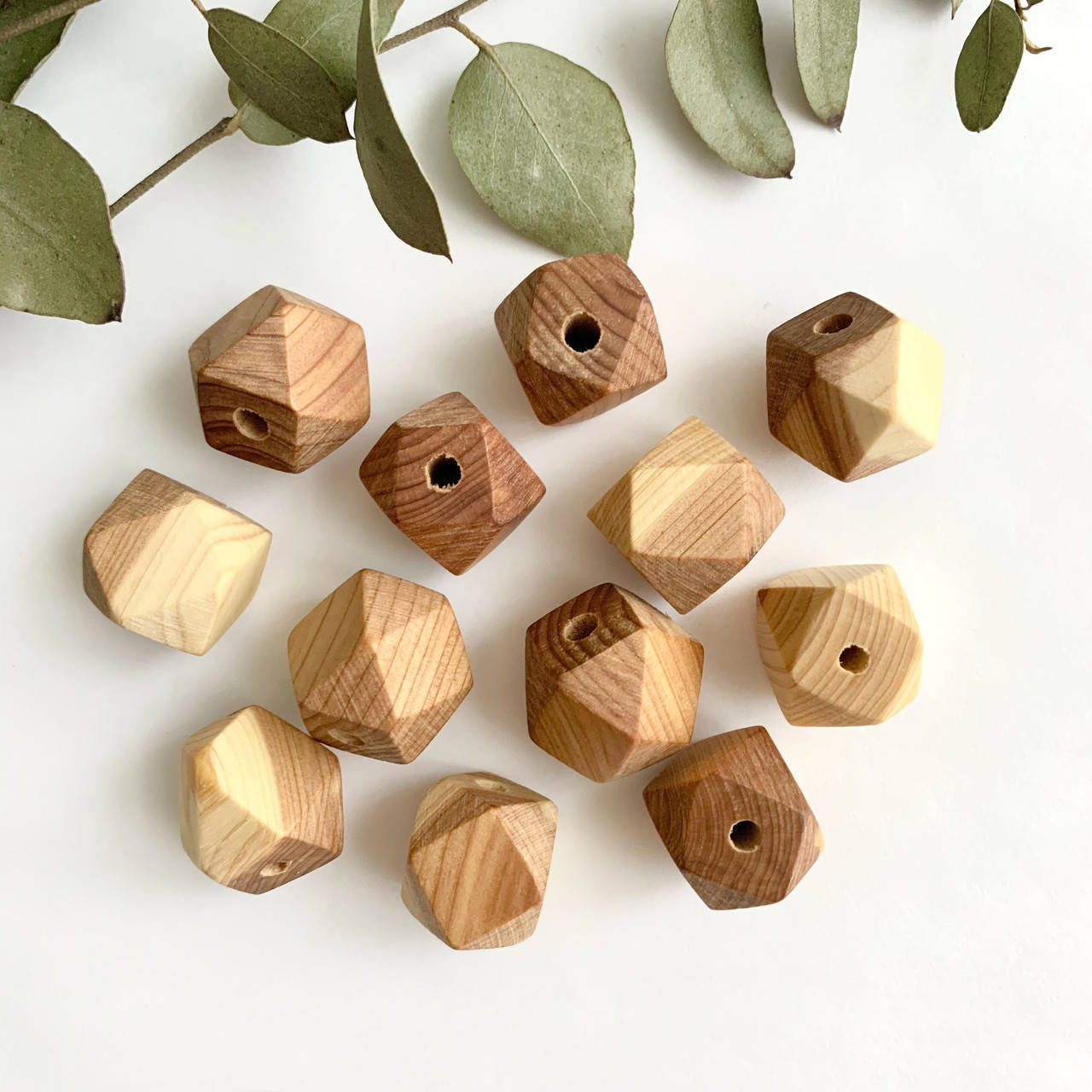 

Можжевеловый многогранник, 17*17 мм