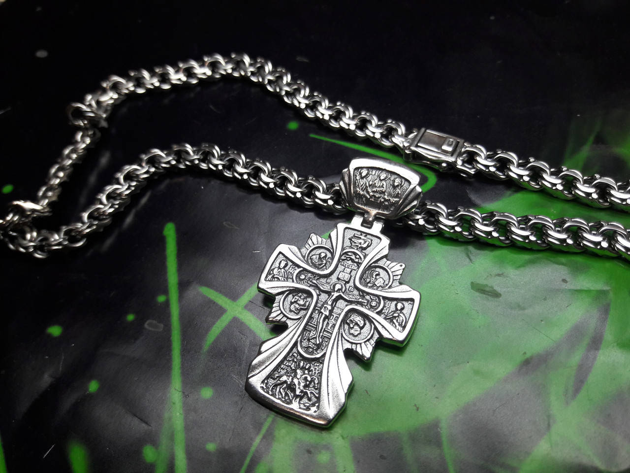 

Серебряная цепочка с крестом