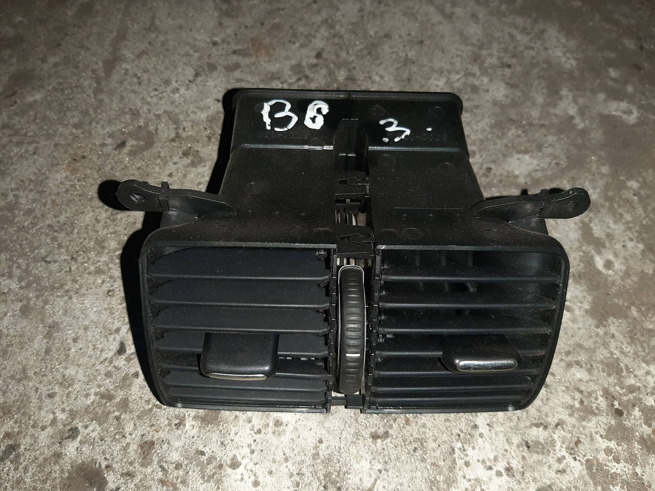 

Дефлектор обдува салона задний Volkswagen Passat B6