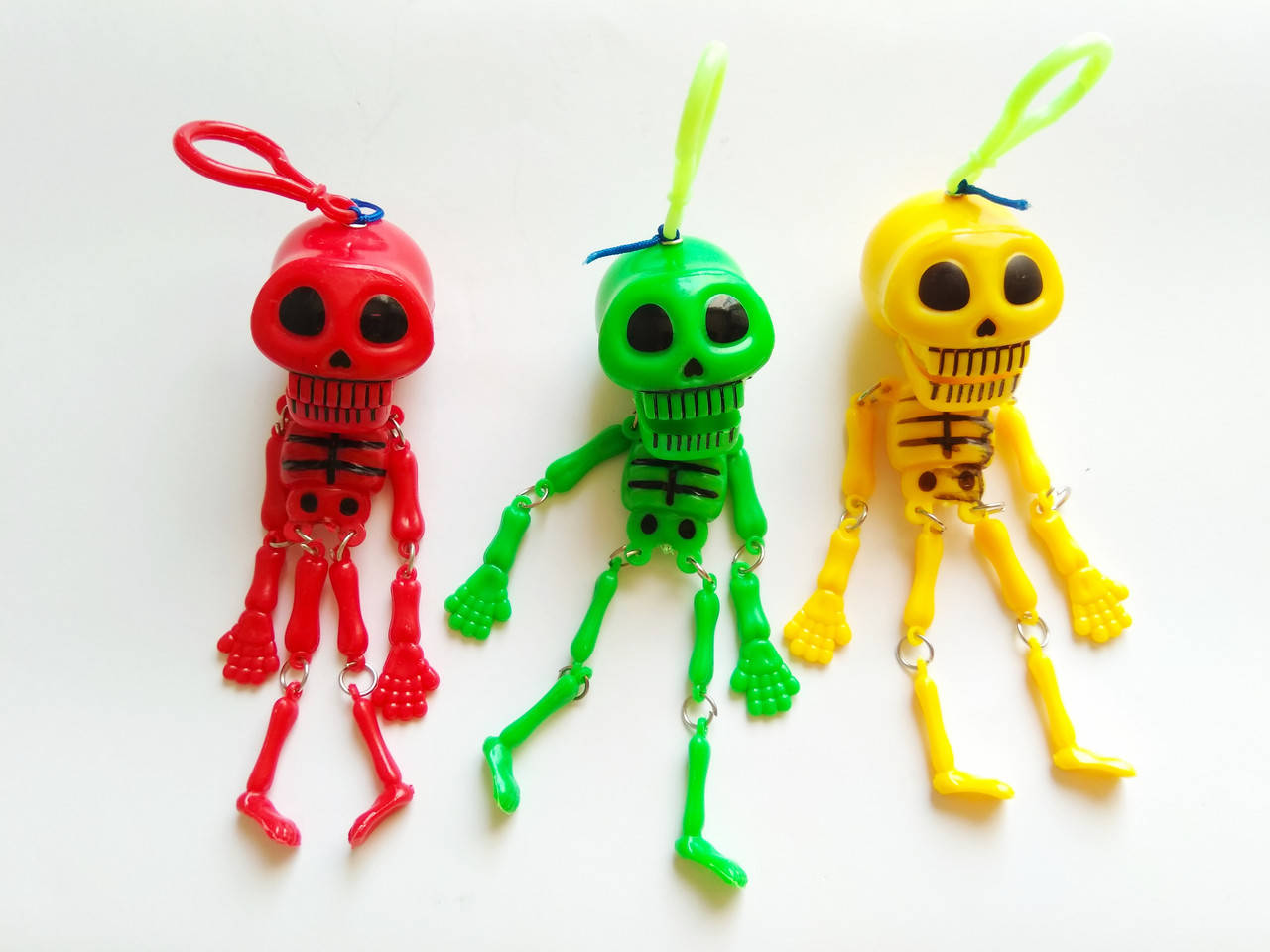 

Скелет трещотка, Разные цвета