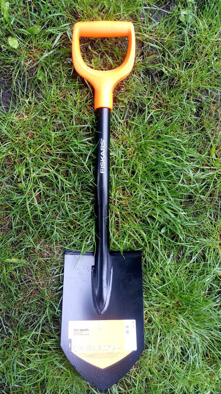 

Лопата автомобильная сварная 81см "SOLID" Fiskars