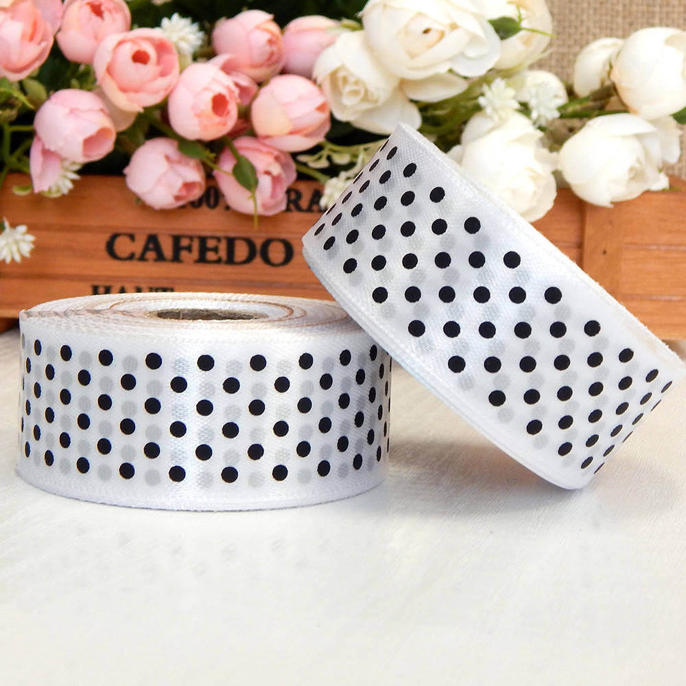

Атласная лента 2,5 см, белая в черный горошек
