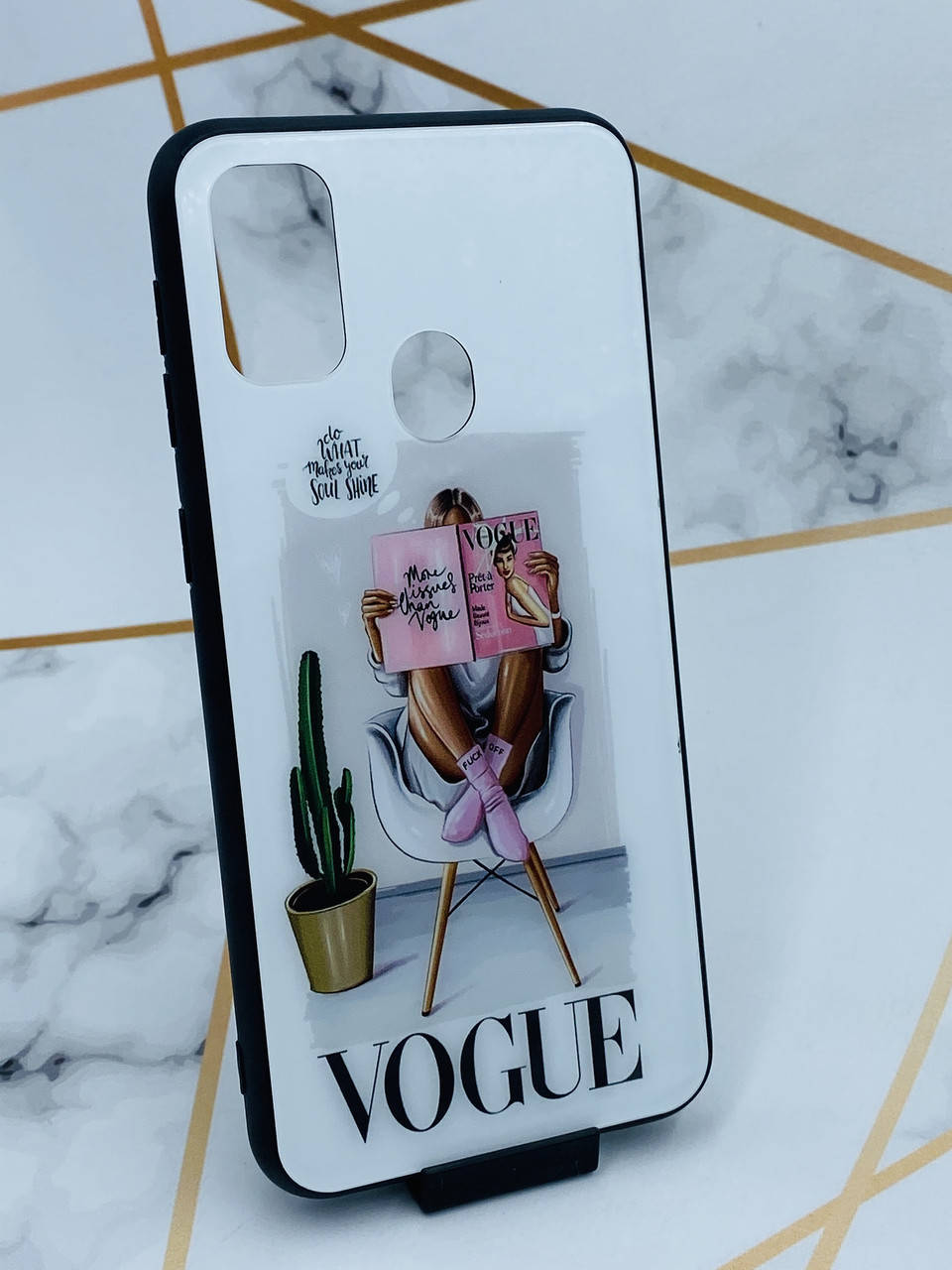 

Силиконовый чехол Glass case со стеклянной задней панелью для Samsung Galaxy M30s Девушка с журналом