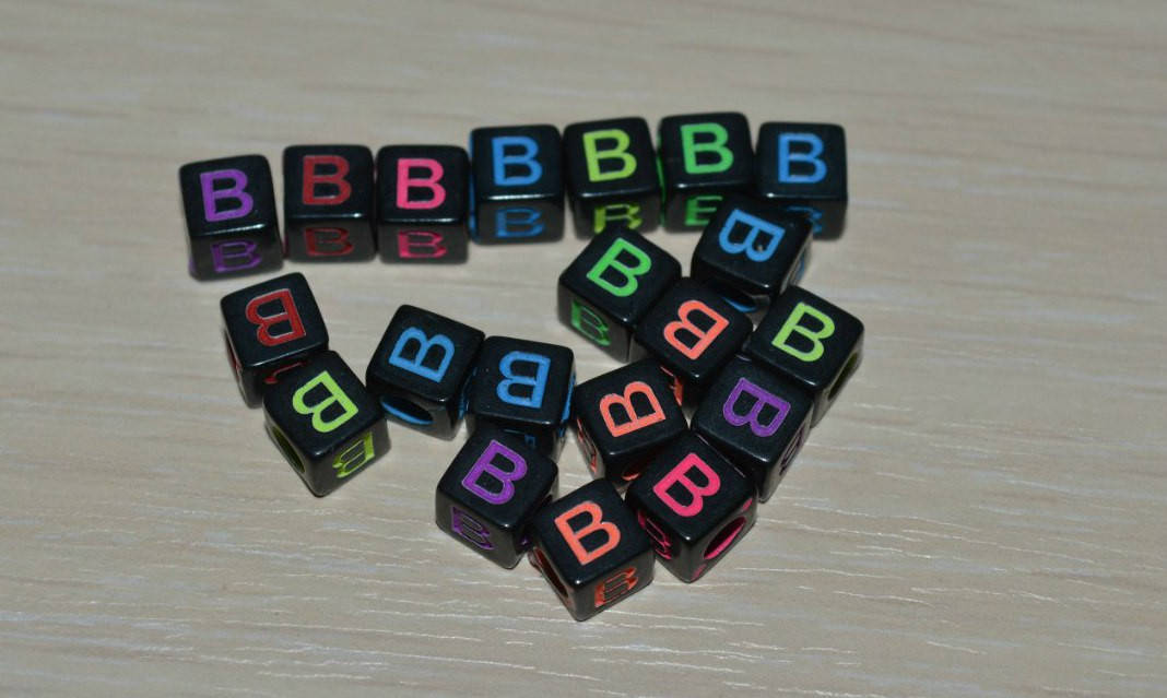 

Бусина с буквой. "B" 6 мм