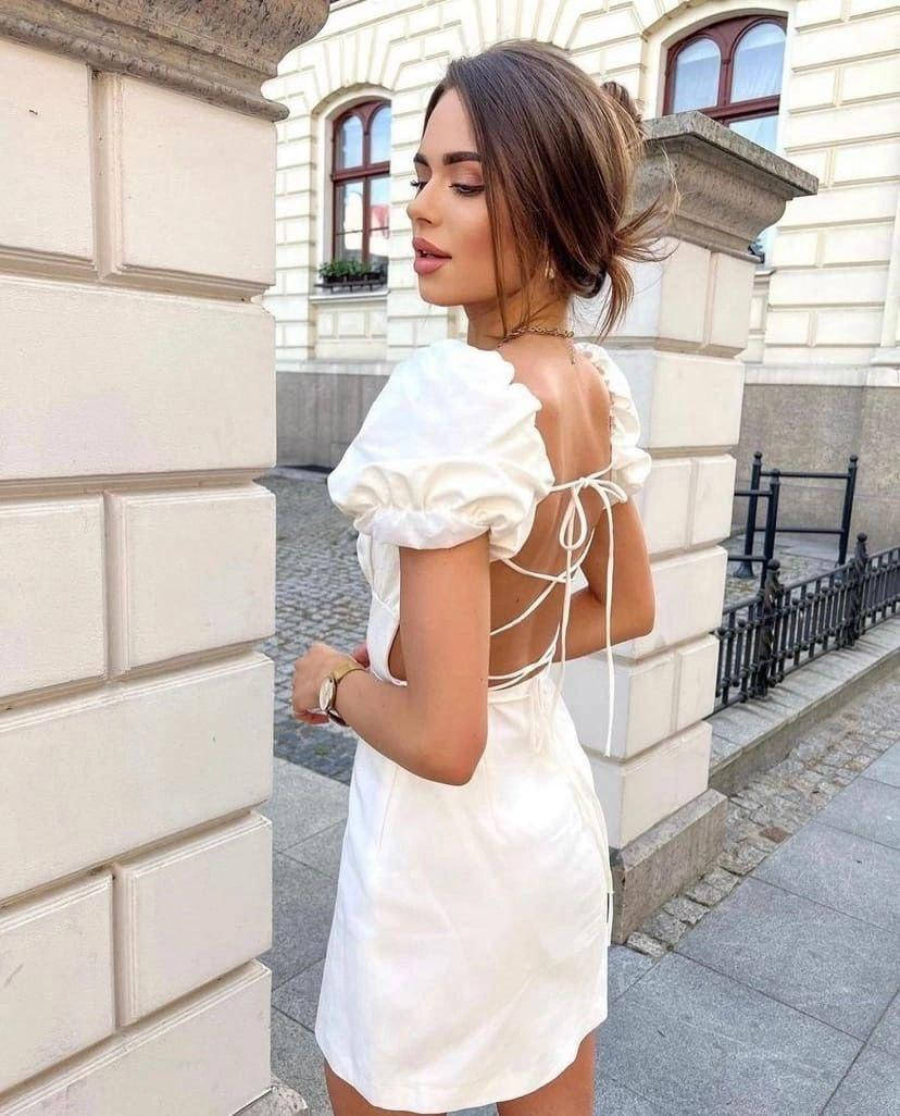 

Белое летнее платье мини в стиле Zara с открытой спиной на шнуровке