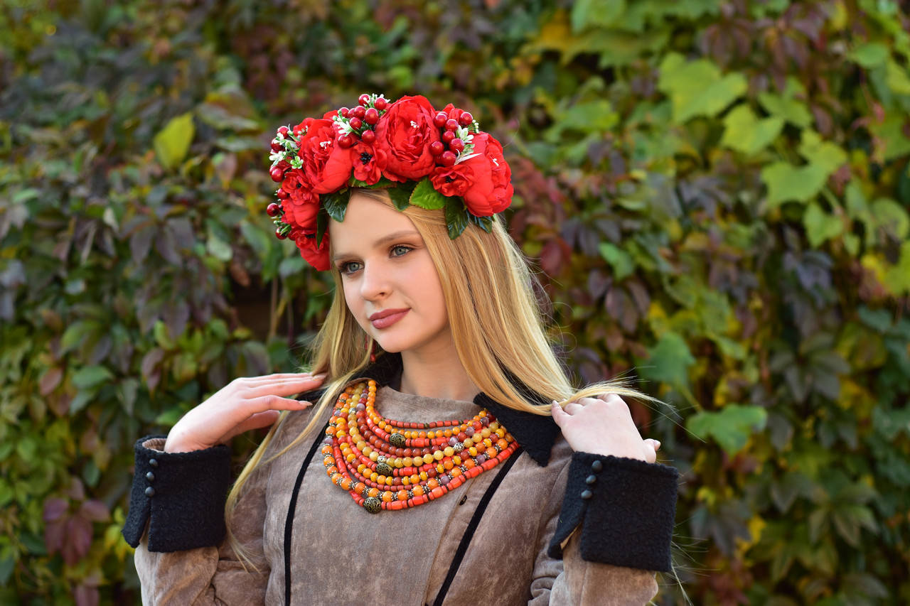 

Современный женский веночек с цветами в этно стиле №1215