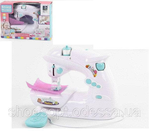 

Детская швейная машинка: шьет, свет, педаль управления, Белый