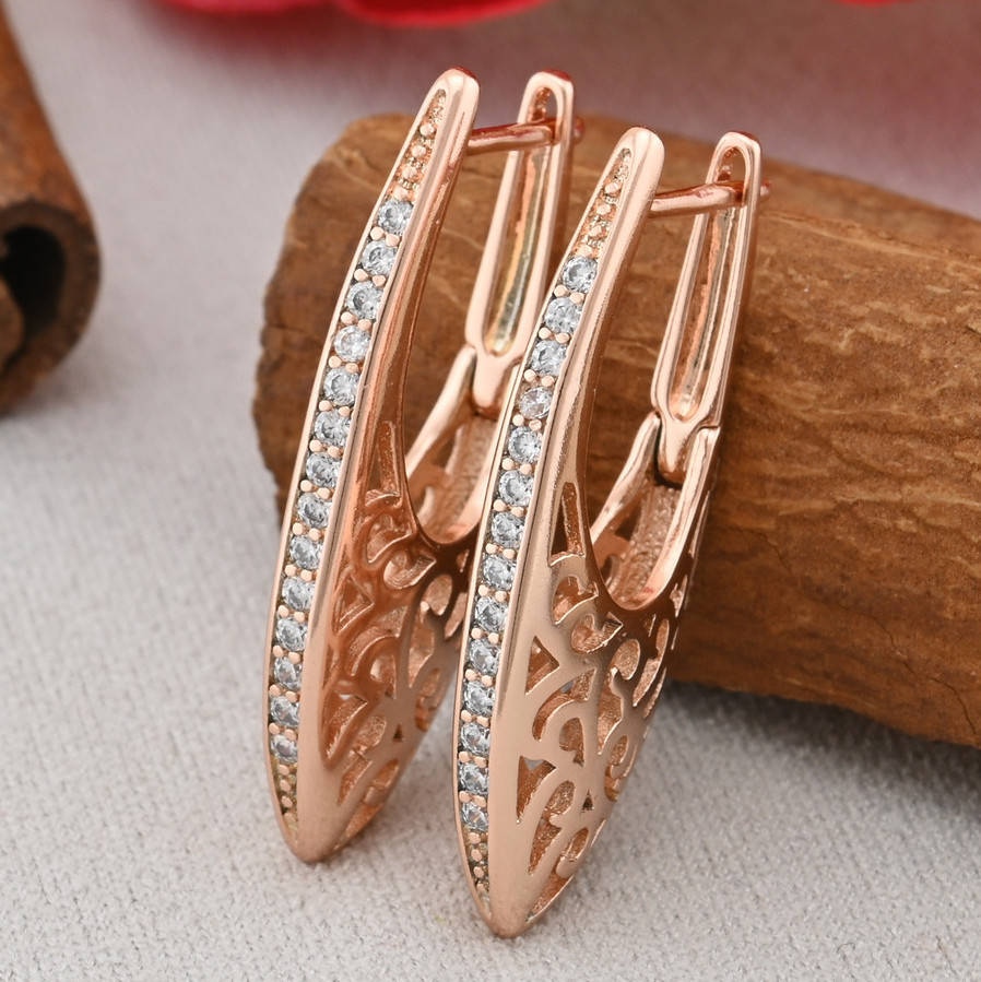 

Серьги Xuping 27608 размер 30х5 мм вес 4.5 г белые фианиты позолота РО