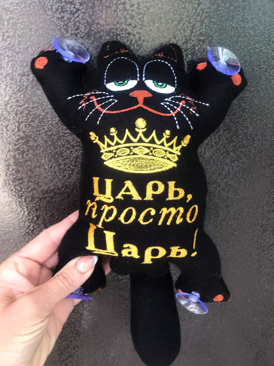 

Игрушка сувенир в машину кот "Саймон" в черном цвете, на присосках
