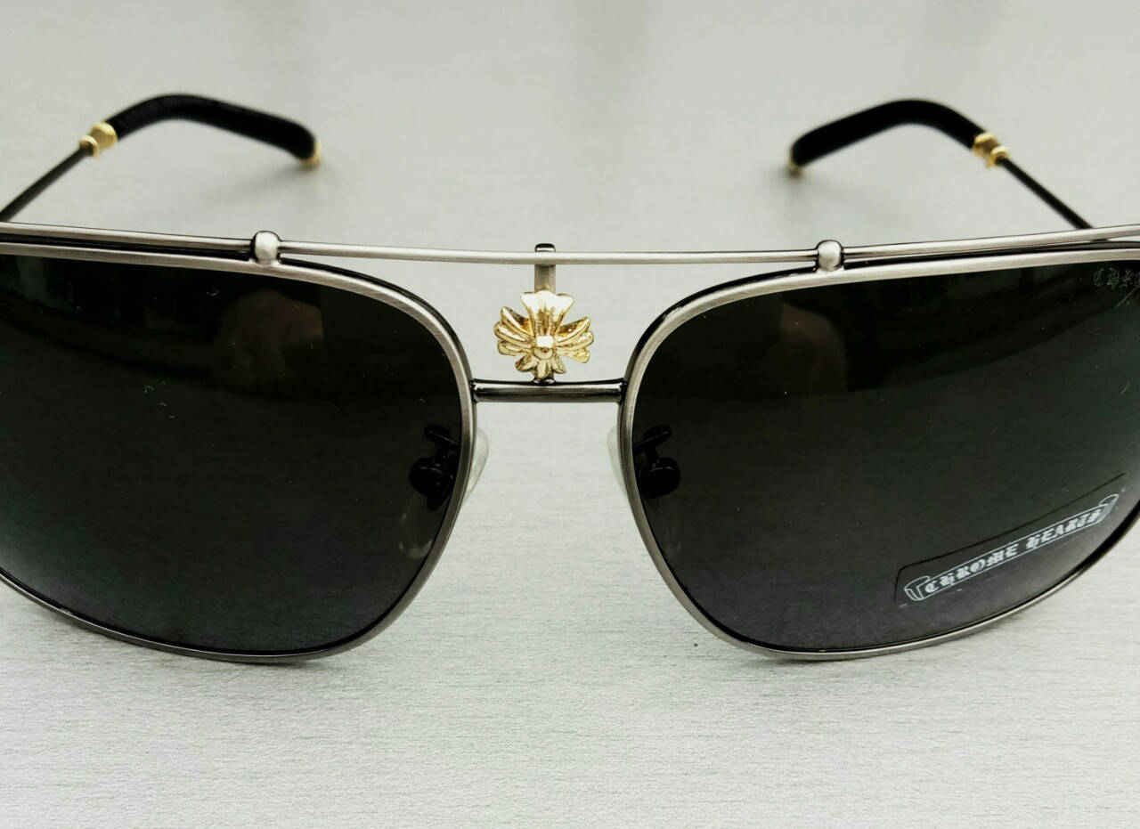 

Очки Chrome Hearts мужские солнцезащитные с градиентом