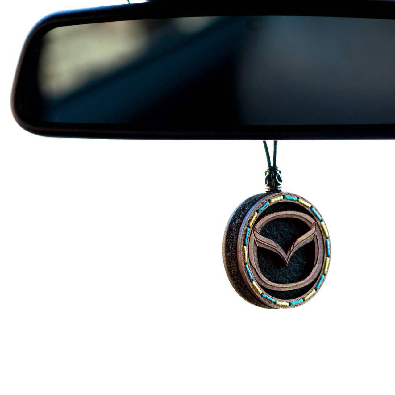 

Ароматизатор деревянный в машину Mazda ручной работы, 6 см. Burberry for man