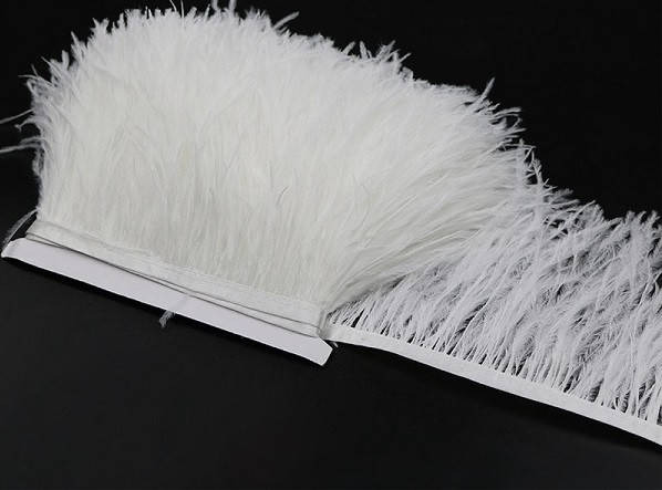 

Перьевая тесьма из натуральных перьев молочного цвета. Перья страуса на ленте 10-15 см, Цена за 0,5 м., Розовый