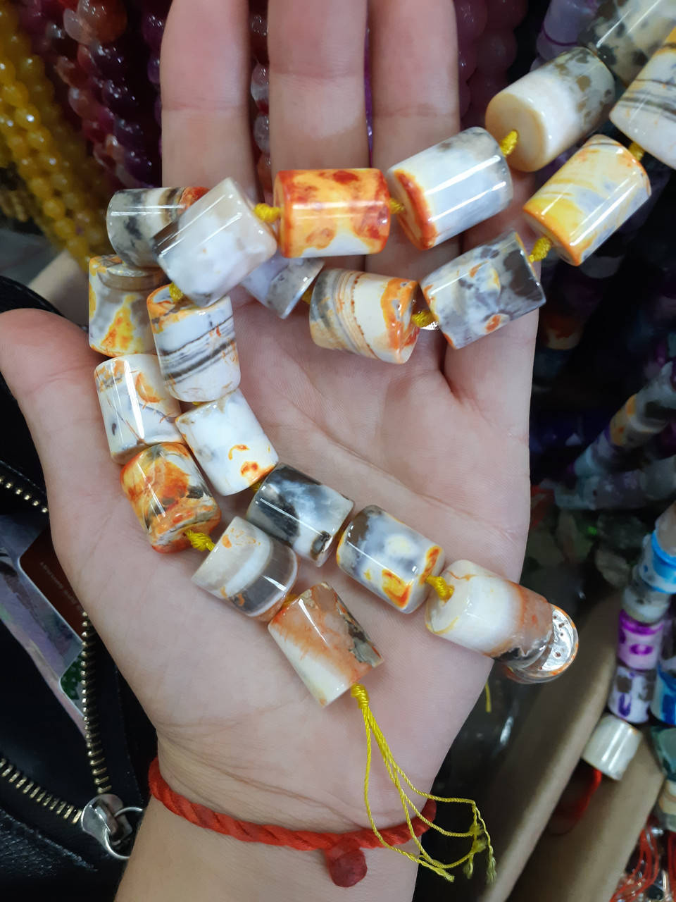 

Бусины с цветного Агата цилиндр d-15x18мм, L-38см