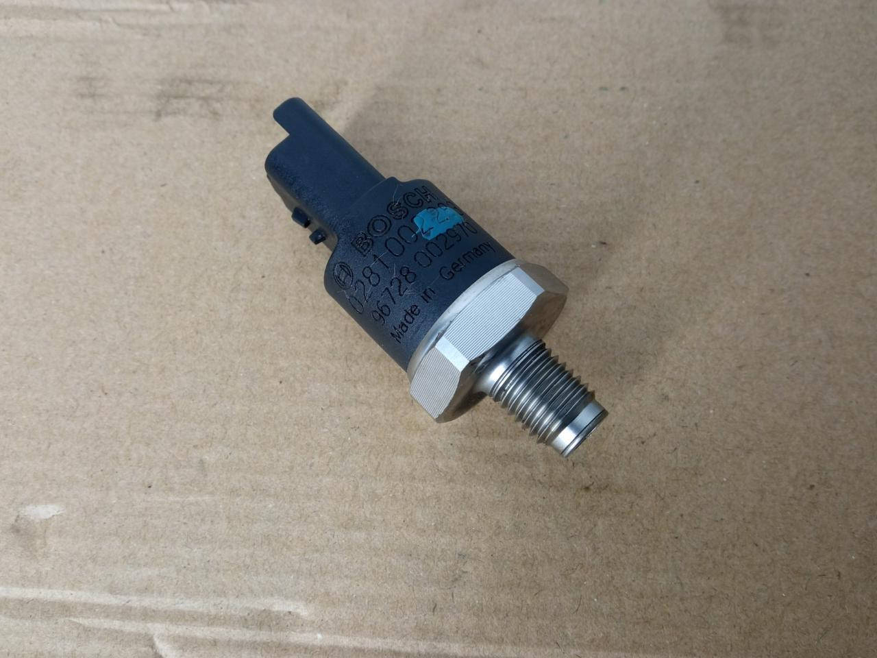 

Датчик давления топлива в рейке Peugeot Citroen Renault BOSCH 028100283