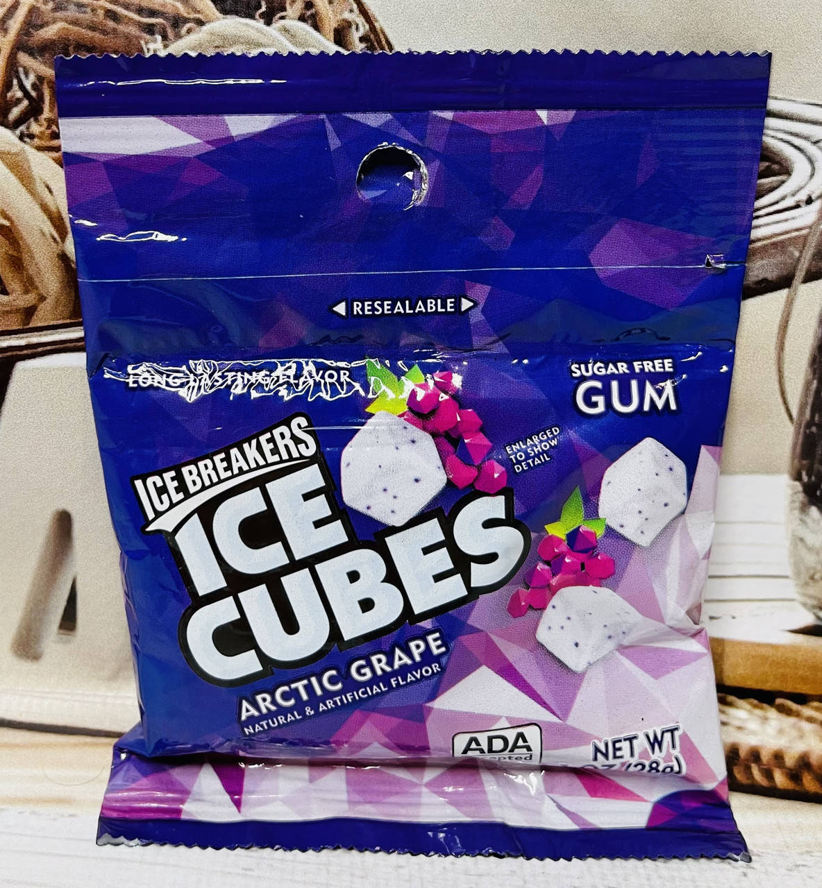 

Жвачка ICE BREAKERS Ice Cubes "Арктический виноград"