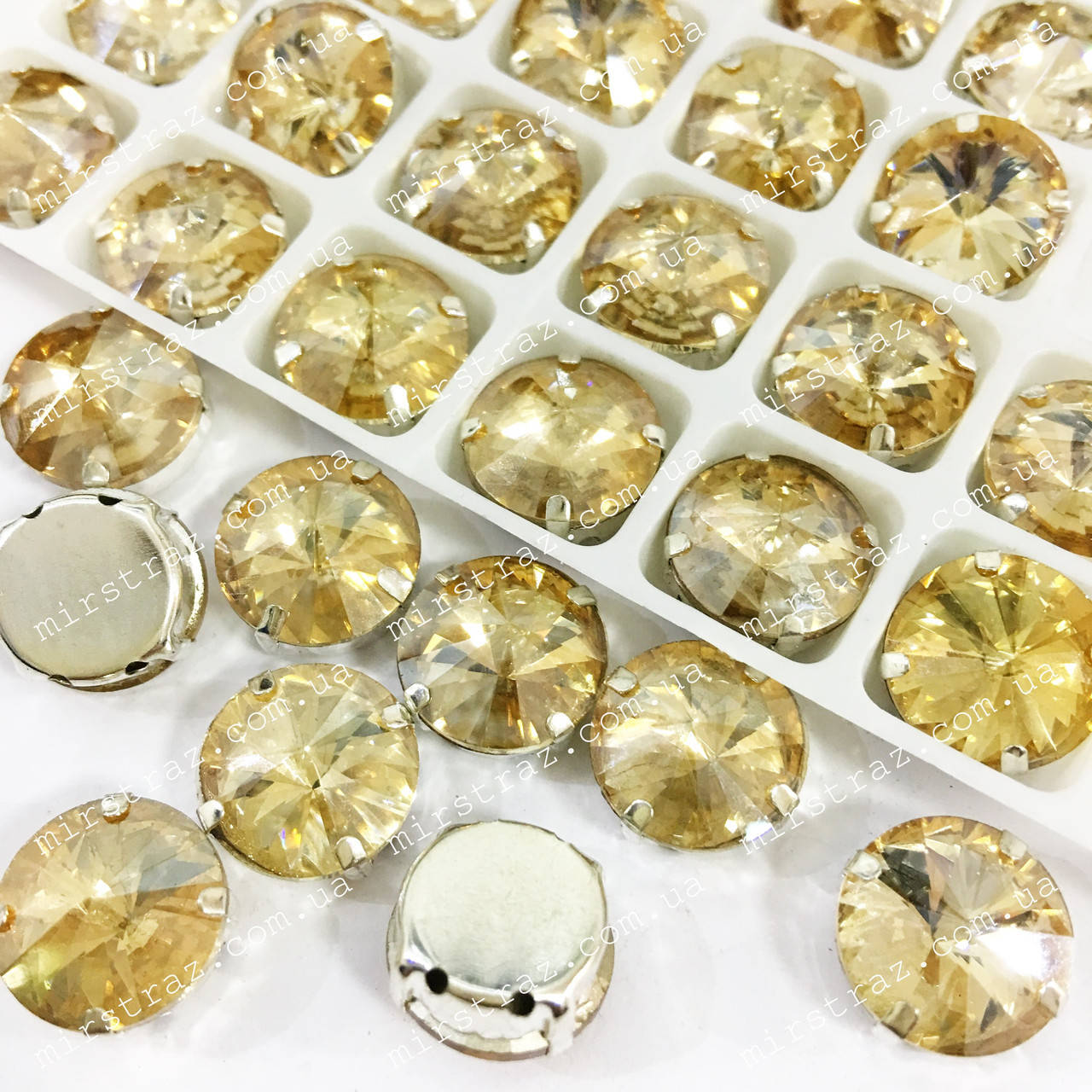 

Стразы в цапах 10мм Цвет Golden Shadow 1шт, Черный