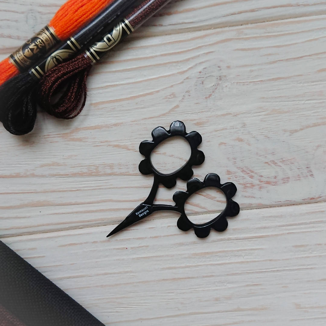 

Ножницы для рукоделия Flower Power Scissors Kelmscott Design Black (черный)