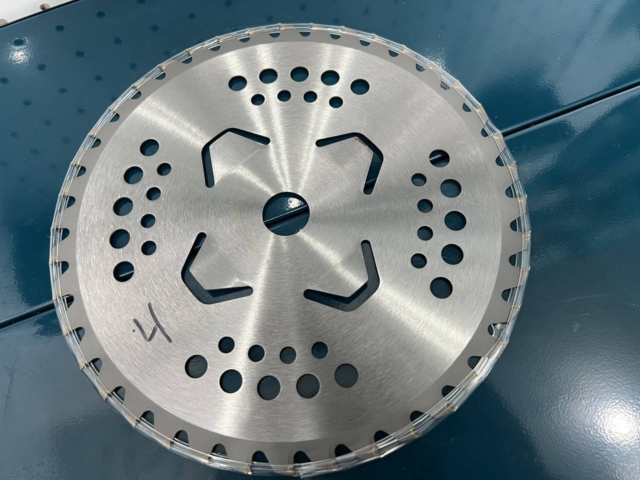 

Победитовый нож на бензокосу 40z