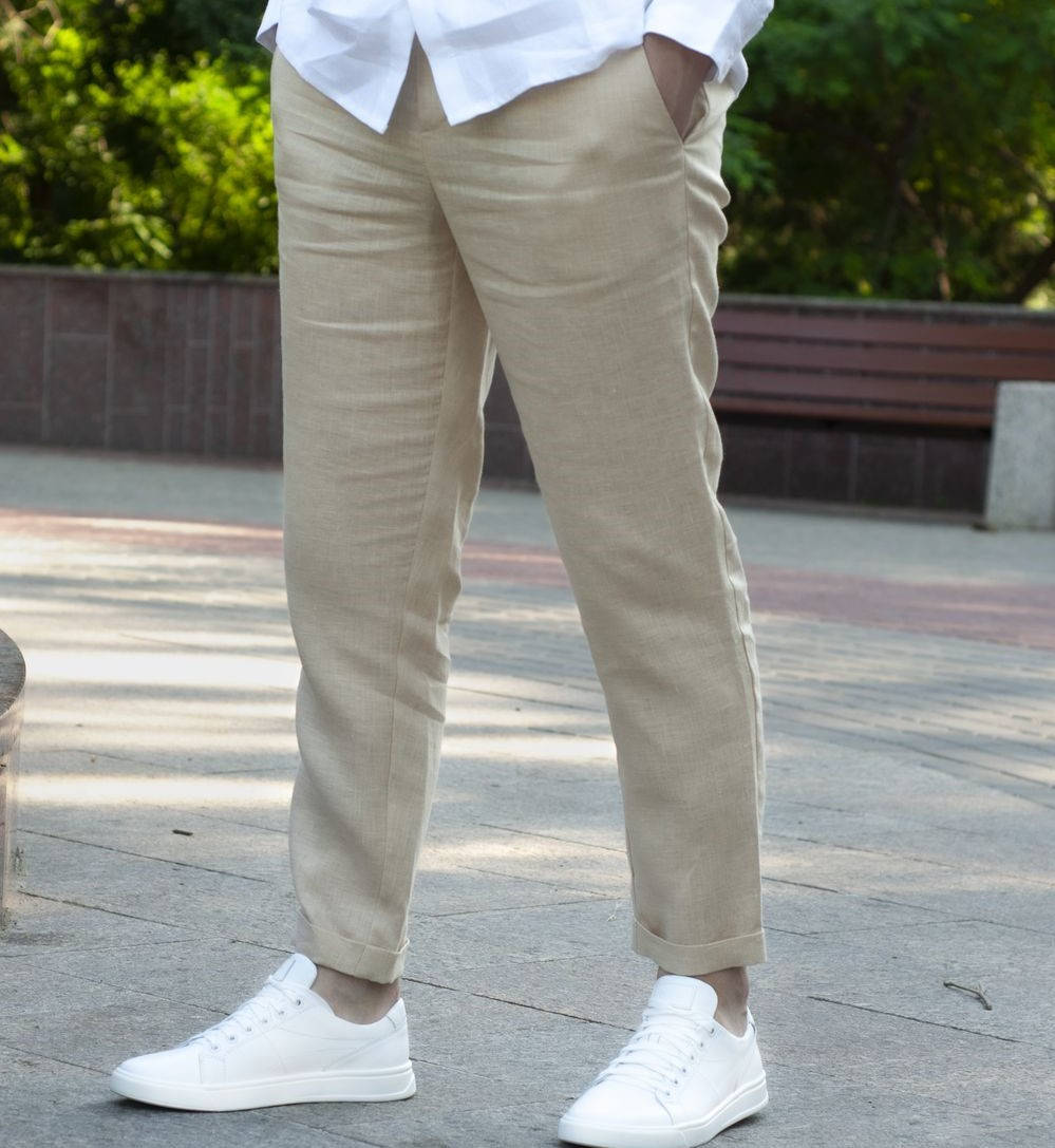 

Льняные брюки бежевого цвета