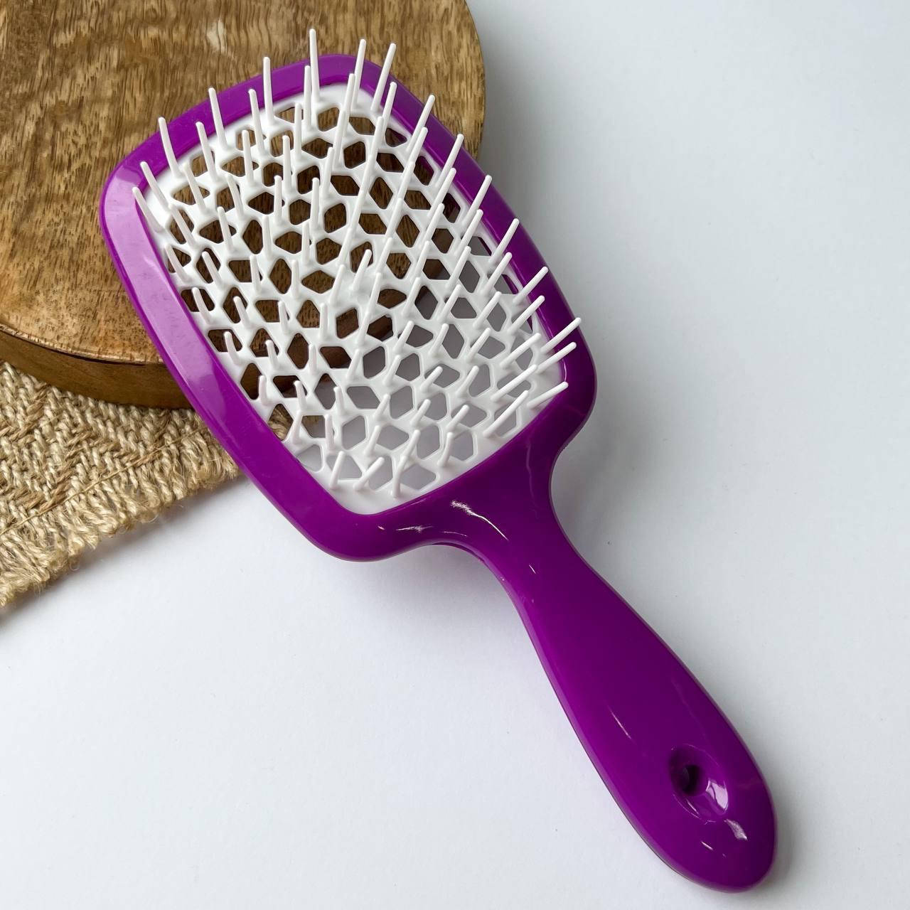 

Расческа разработана на базе щетки Janeke Superbrush