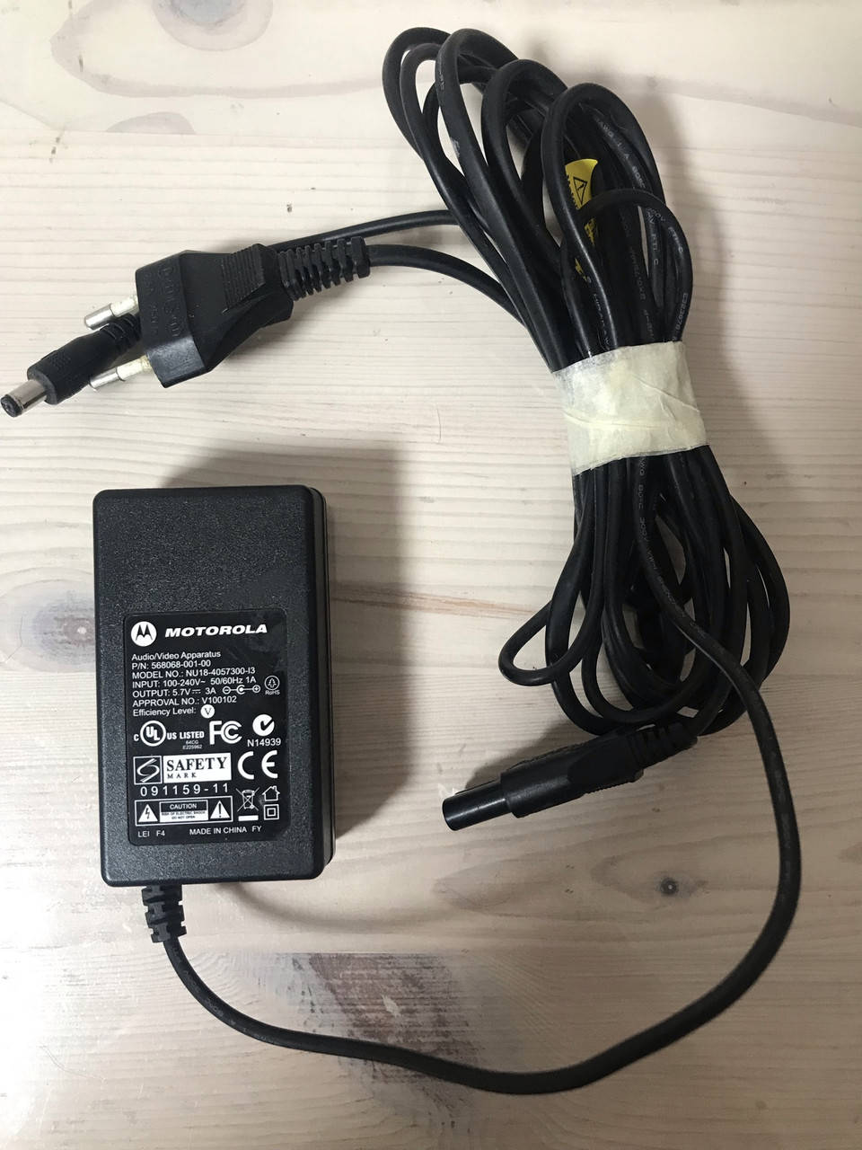 

Зарядное устройство блок питания MOTOROLA NU18-4057300-I3 5.7V-3A