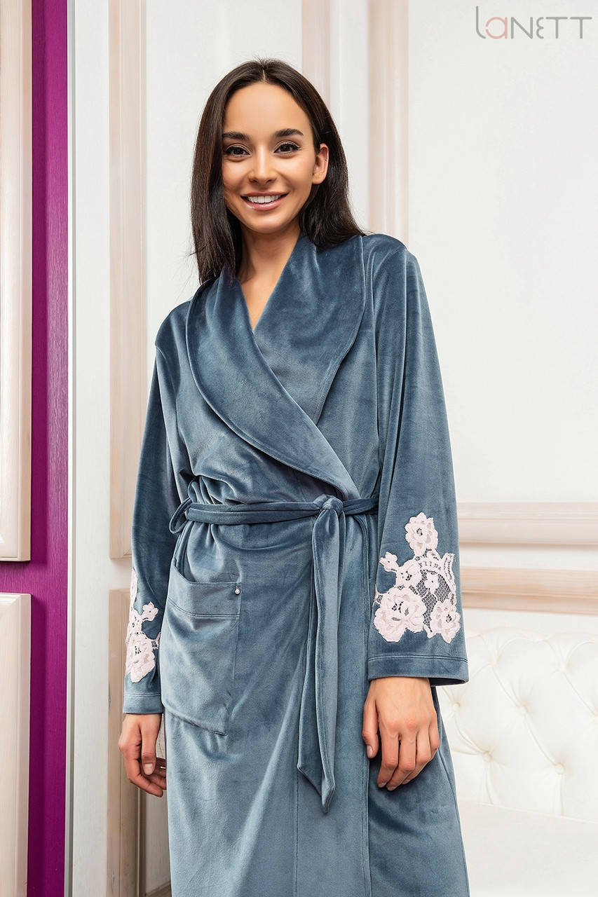 

Халат женский велюровый EFFETTO 03118 серый декорирован кружевом