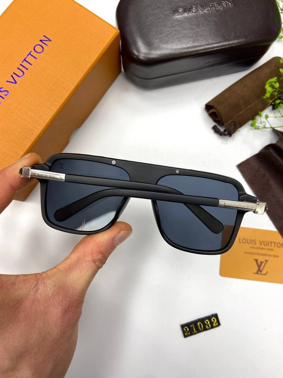 

Мужские солнцезащитные очки Louis Vuitton, Разные цвета