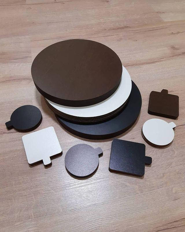 

Подложка круглая деревяна 9,5 мм черная