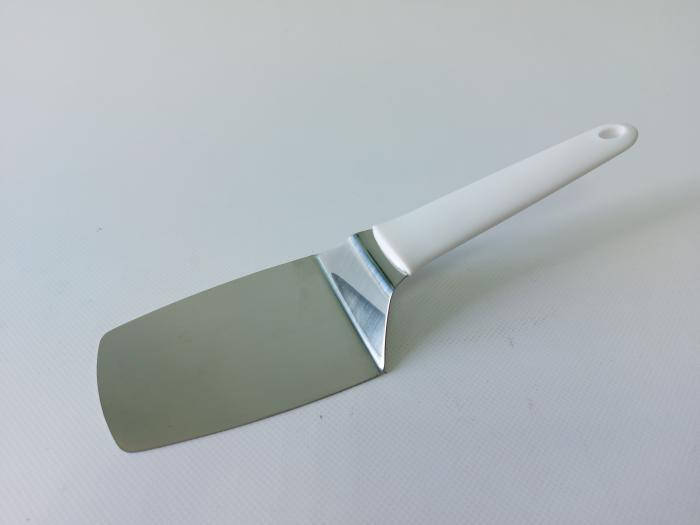 

Лопатка кухонная нержавеющая с пластмассовой ручкой L 27 cm, w 8 cm.